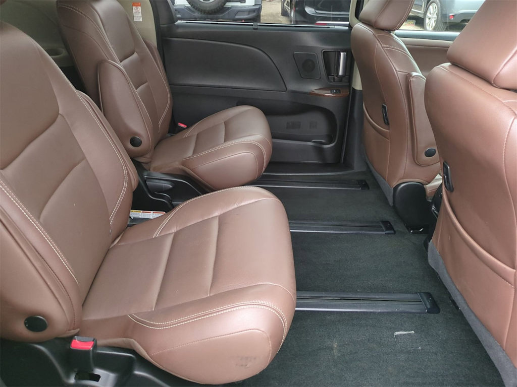 2019 Toyota Sienna Limited 11