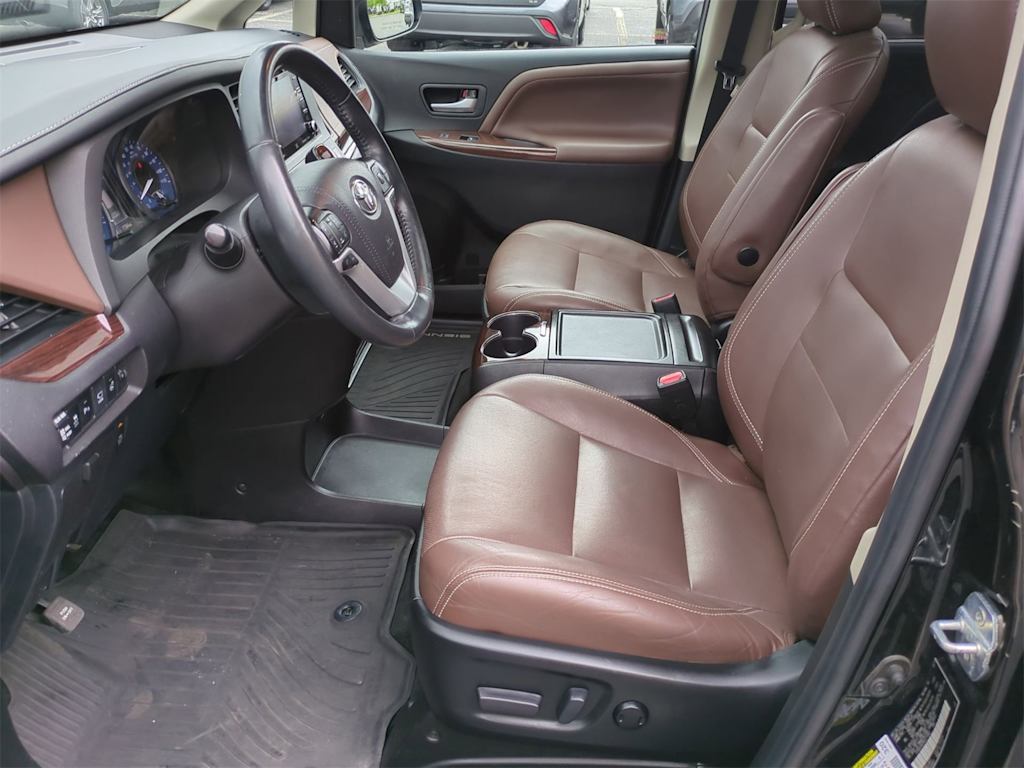 2019 Toyota Sienna Limited 10