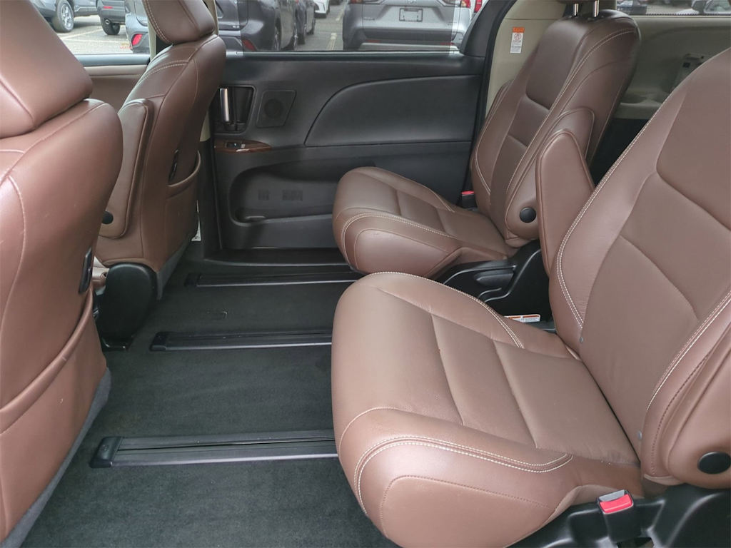 2019 Toyota Sienna Limited 24