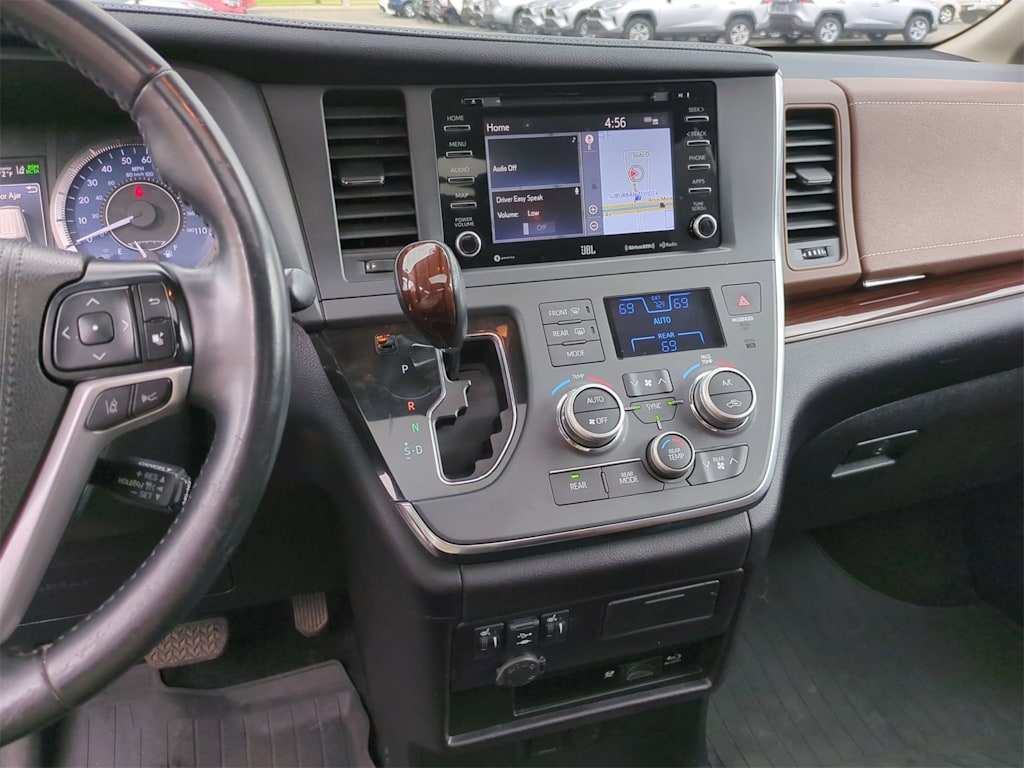 2019 Toyota Sienna Limited 14