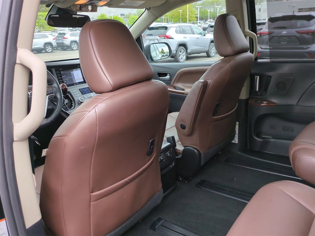 2019 Toyota Sienna Limited 12