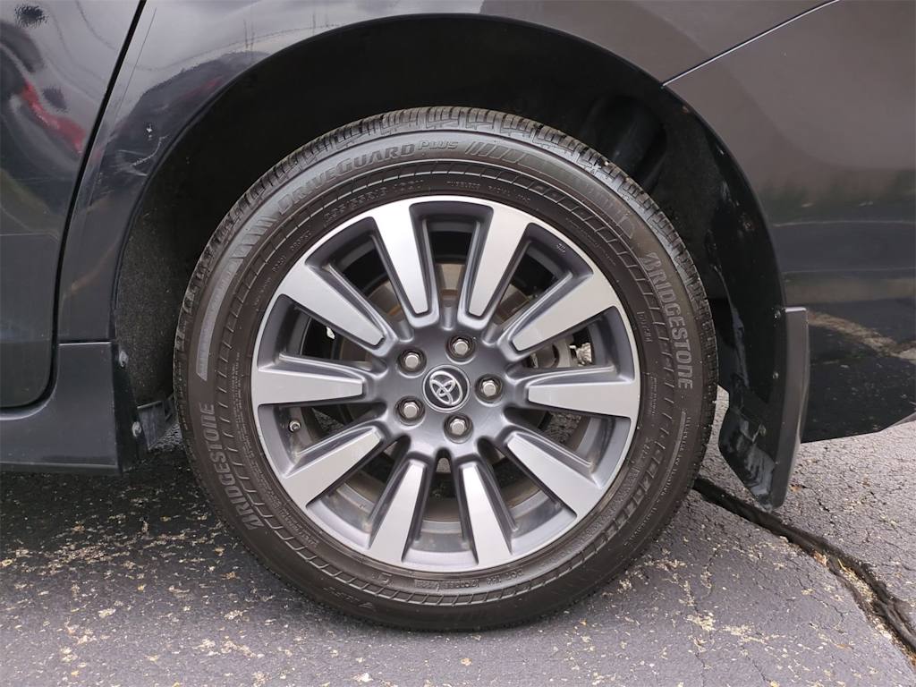 2019 Toyota Sienna Limited 8