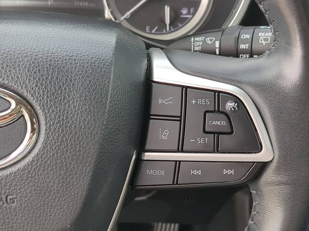 Thumbnail: 2022 Toyota Highlander - 28