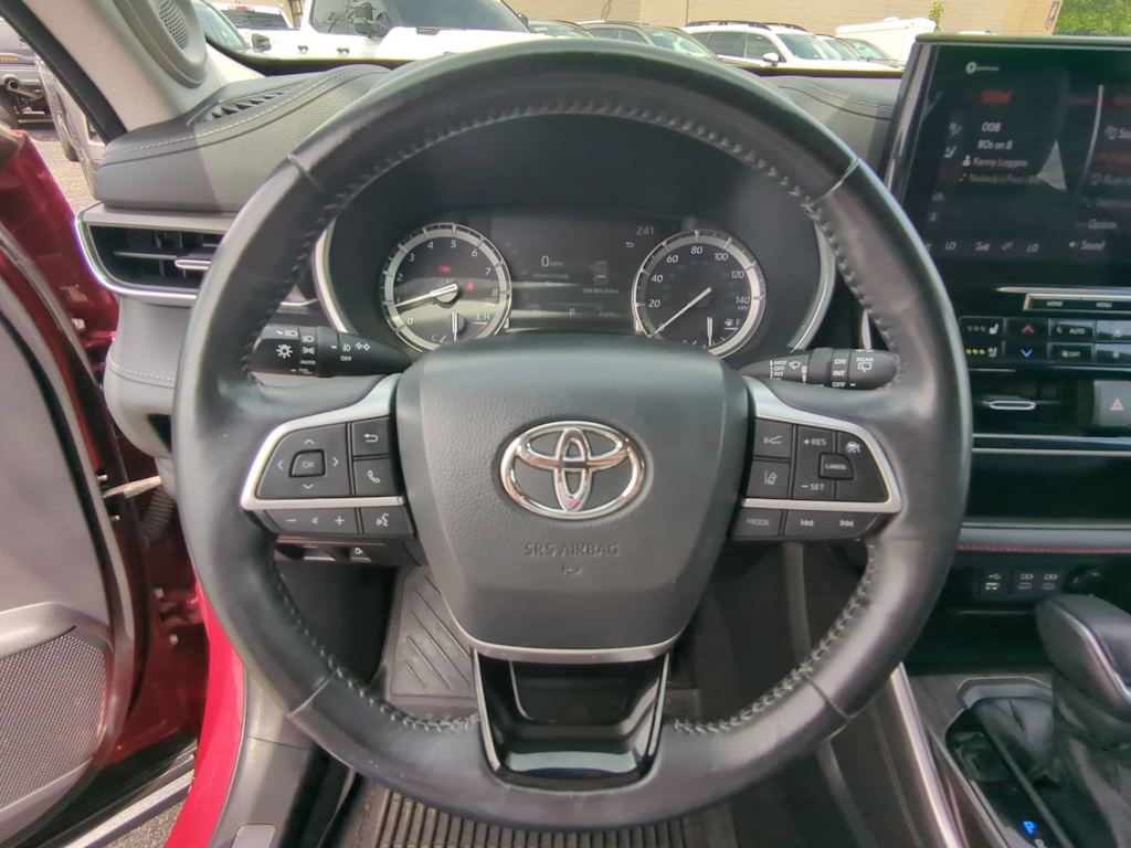 Thumbnail: 2022 Toyota Highlander - 13