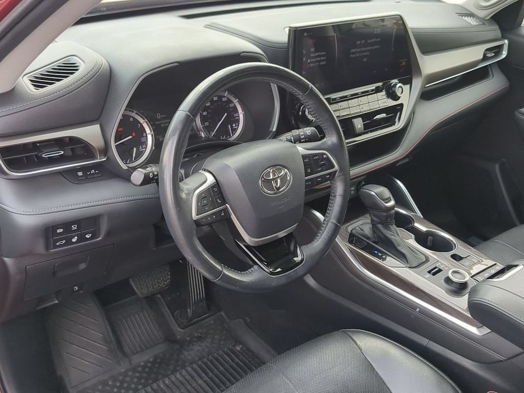 Thumbnail: 2022 Toyota Highlander - 2