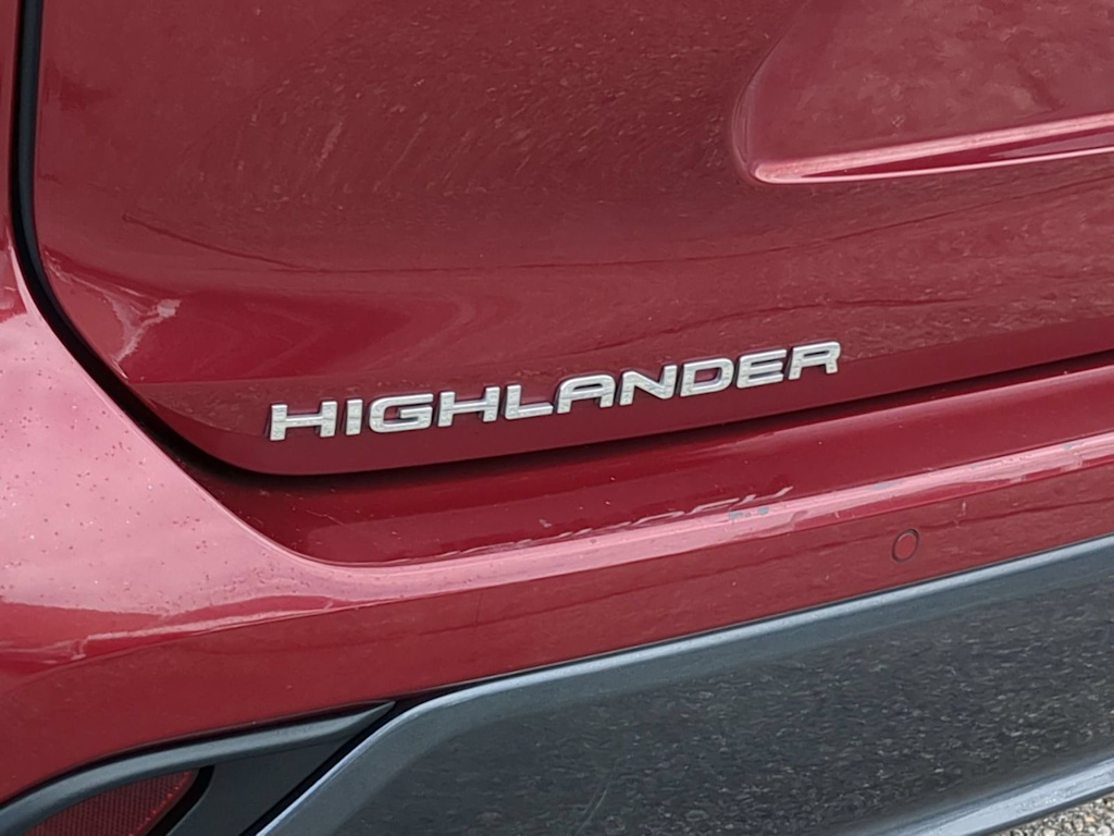 Thumbnail: 2022 Toyota Highlander - 7