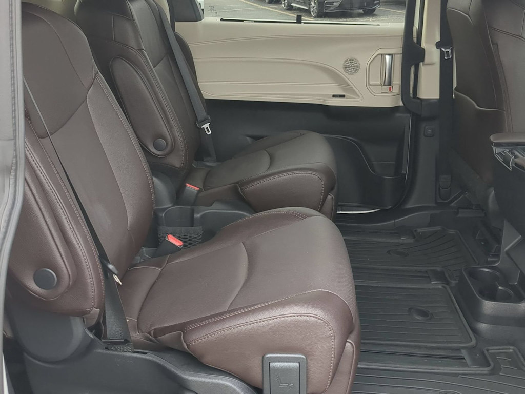 Thumbnail: 2024 Toyota Sienna - 26