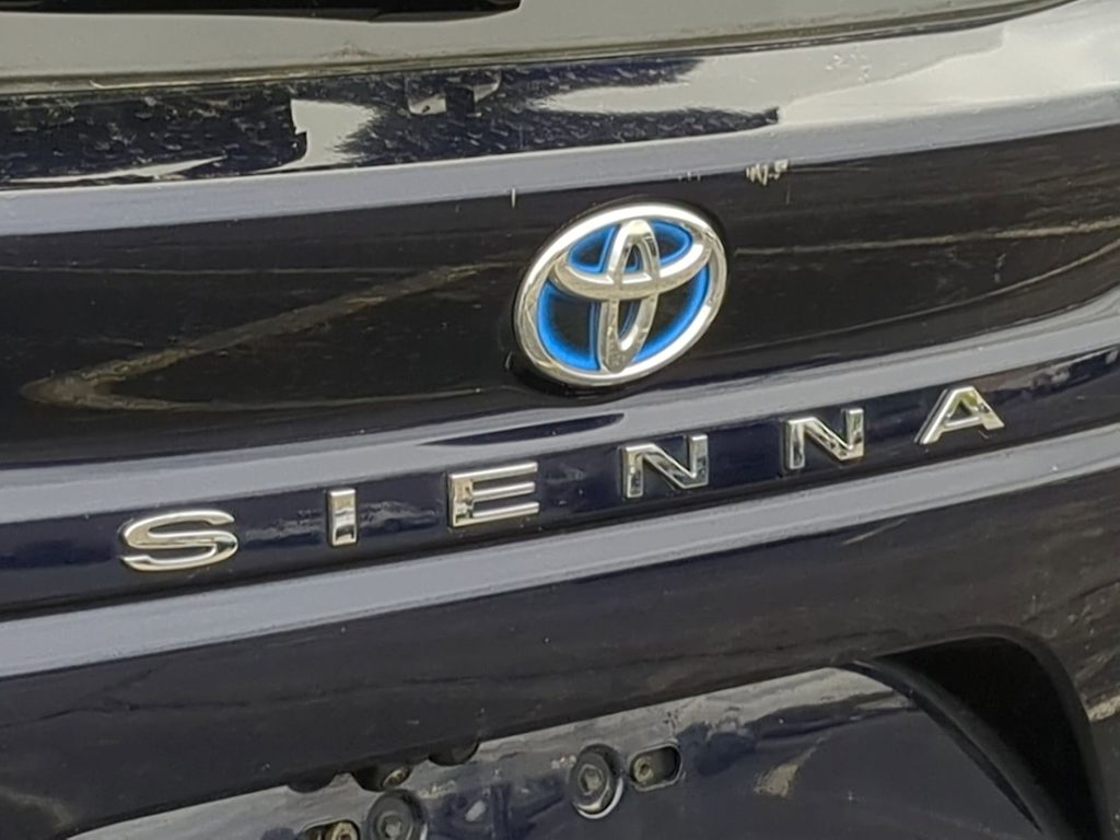 Thumbnail: 2022 Toyota Sienna - 24