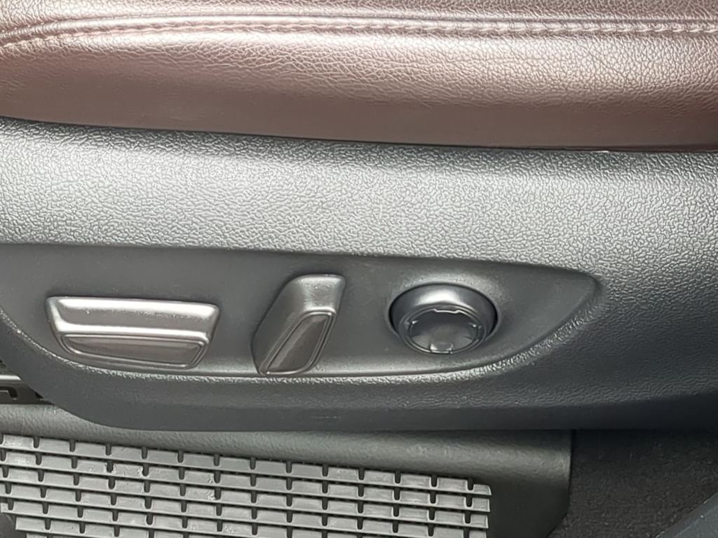 Thumbnail: 2022 Toyota Sienna - 25