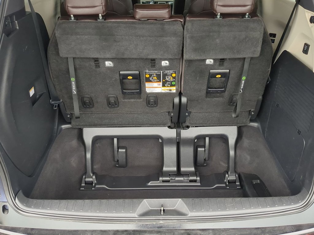 Thumbnail: 2022 Toyota Sienna - 17