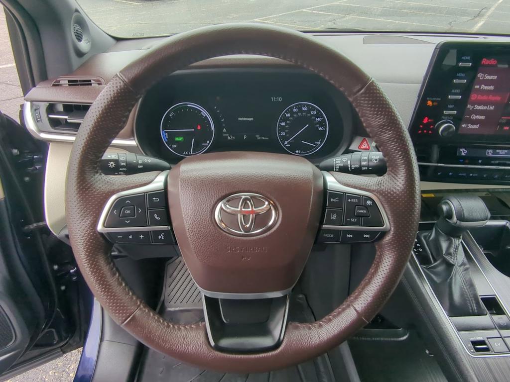 Thumbnail: 2022 Toyota Sienna - 13
