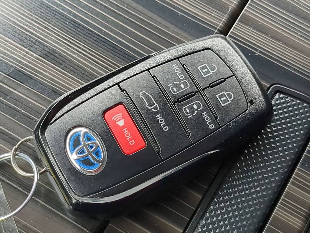 Thumbnail: 2022 Toyota Sienna - 34
