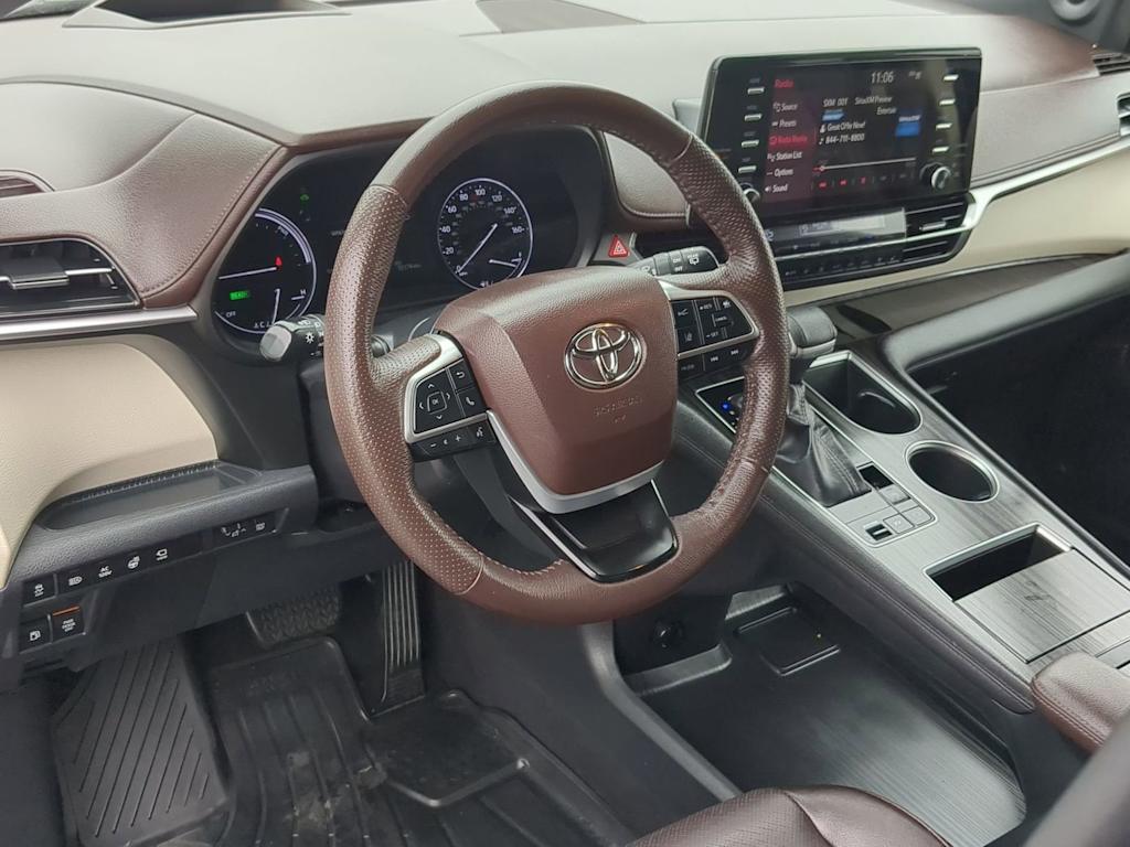 Thumbnail: 2022 Toyota Sienna - 2