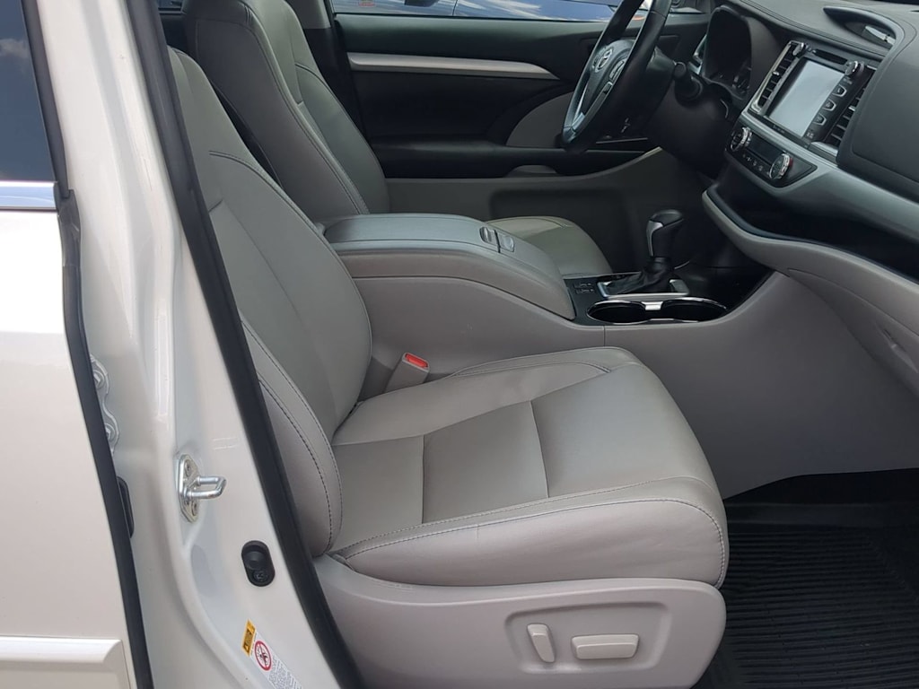 Thumbnail: 2018 Toyota Highlander - 11