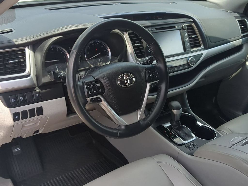 Thumbnail: 2018 Toyota Highlander - 2