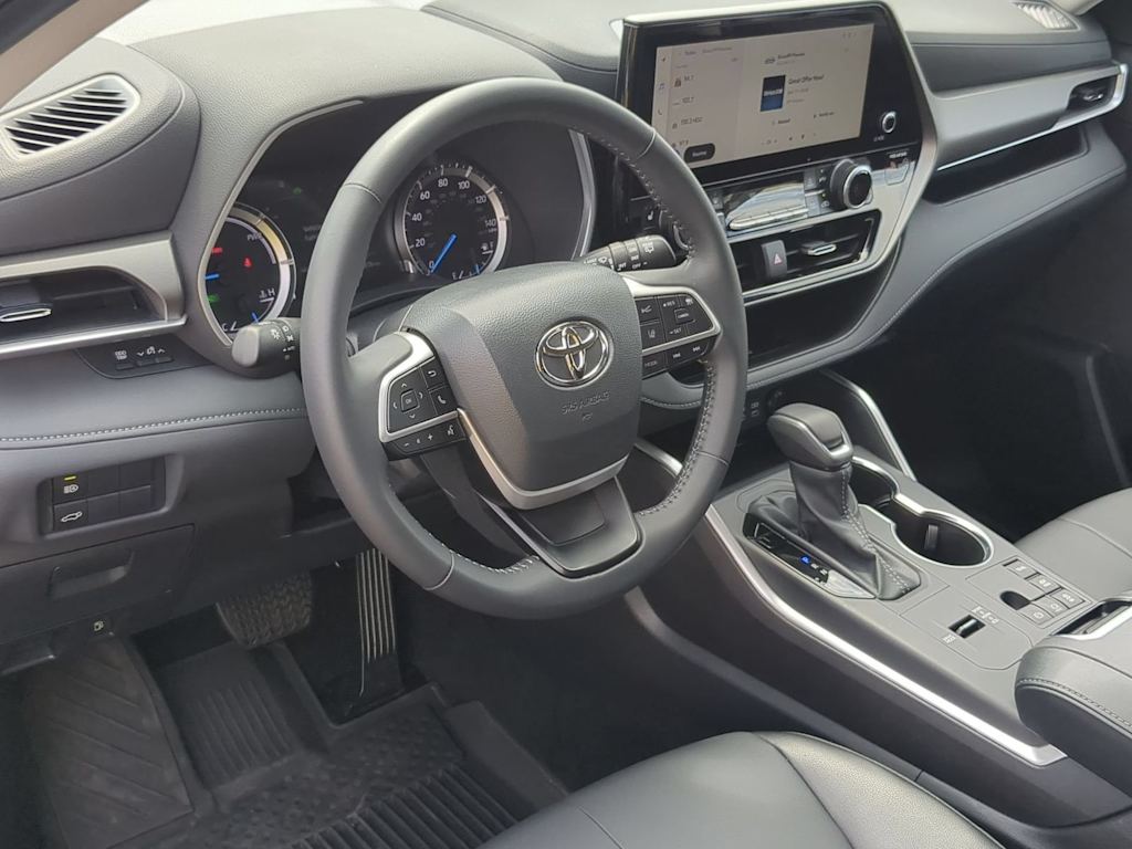 Thumbnail: 2026 Toyota Highlander - 2