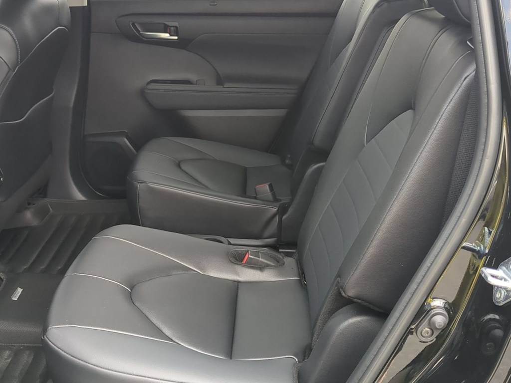 Thumbnail: 2026 Toyota Highlander - 12