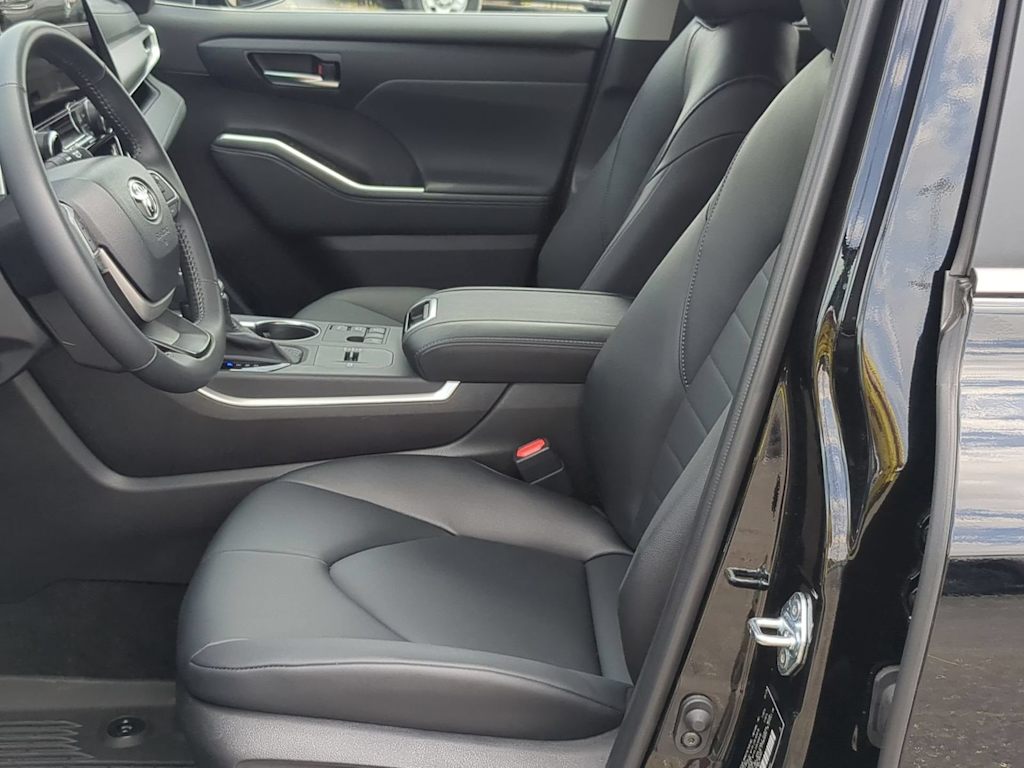 Thumbnail: 2026 Toyota Highlander - 10