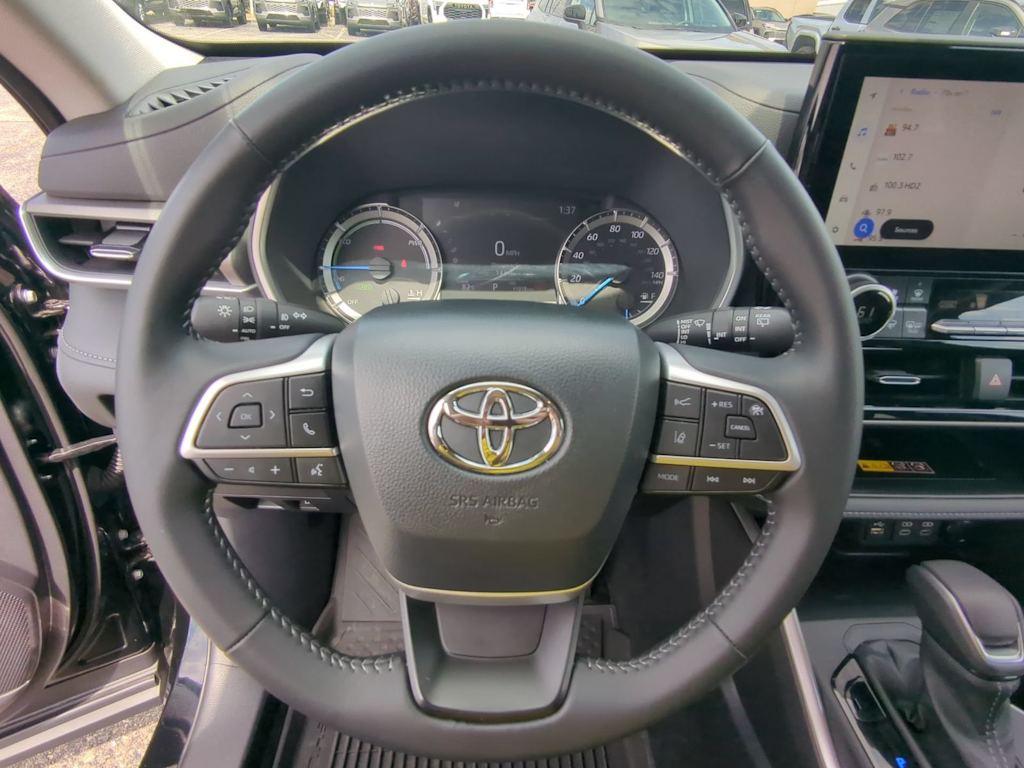 Thumbnail: 2026 Toyota Highlander - 13