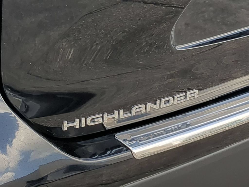 Thumbnail: 2023 Toyota Highlander - 24