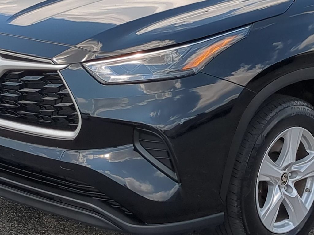 Thumbnail: 2023 Toyota Highlander - 23