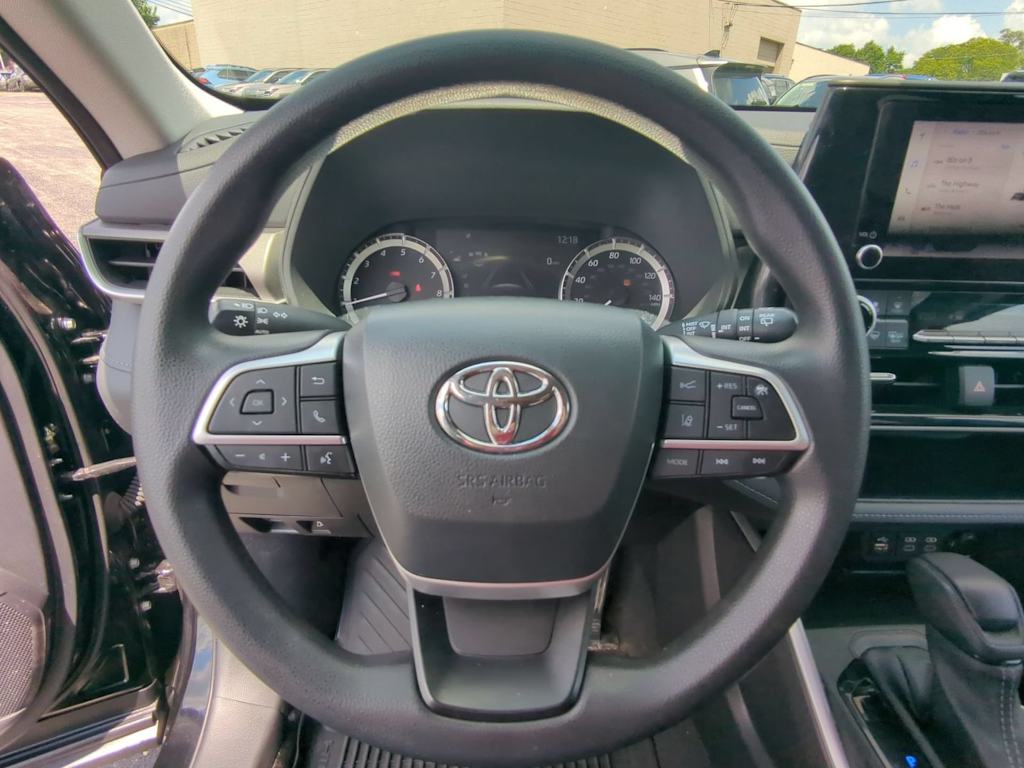 Thumbnail: 2023 Toyota Highlander - 13