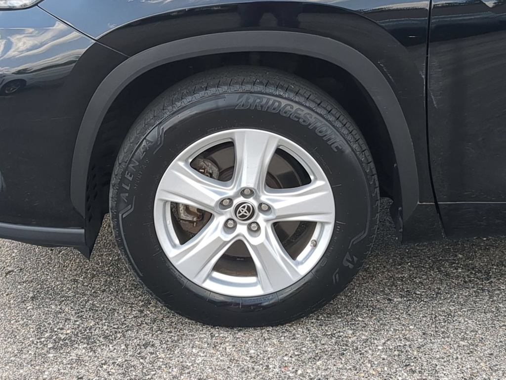 Thumbnail: 2023 Toyota Highlander - 8