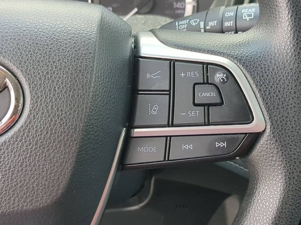 Thumbnail: 2023 Toyota Highlander - 29