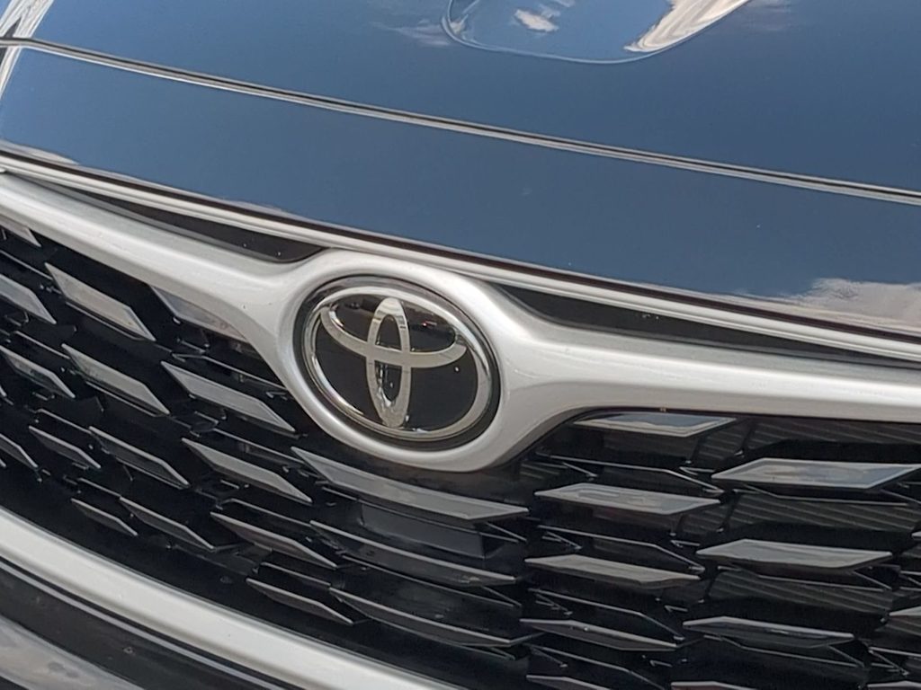 Thumbnail: 2023 Toyota Highlander - 7
