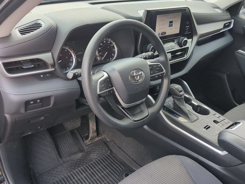 Thumbnail: 2023 Toyota Highlander - 2