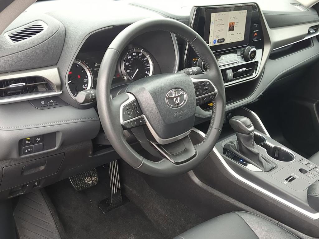 Thumbnail: 2025 Toyota Highlander - 2