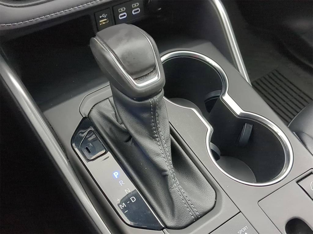 Thumbnail: 2023 Toyota Highlander - 15