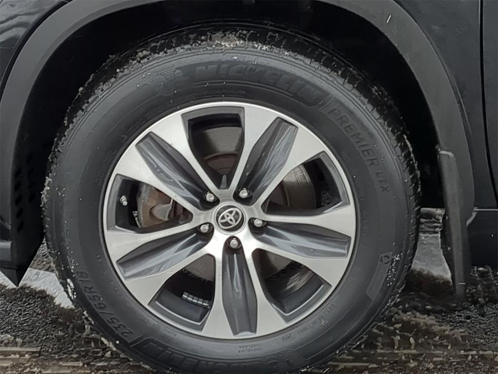 Thumbnail: 2023 Toyota Highlander - 8