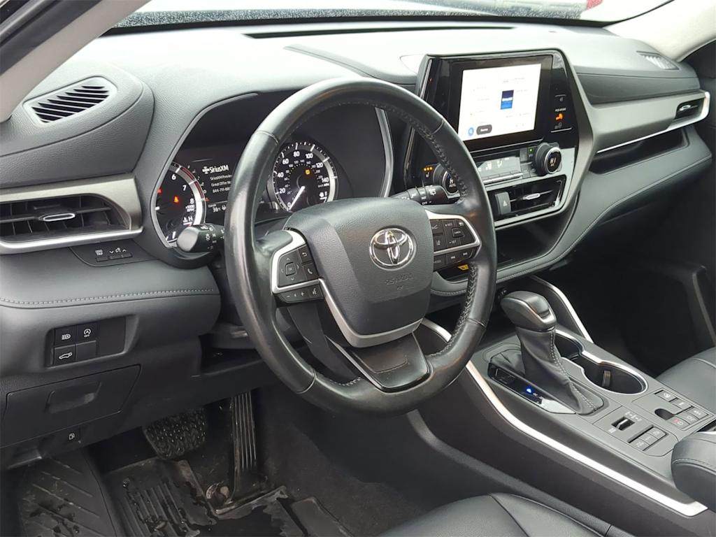 Thumbnail: 2023 Toyota Highlander - 2