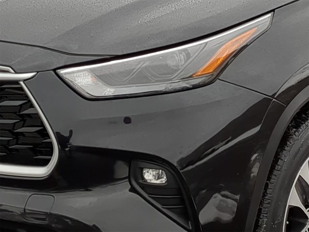 Thumbnail: 2023 Toyota Highlander - 30