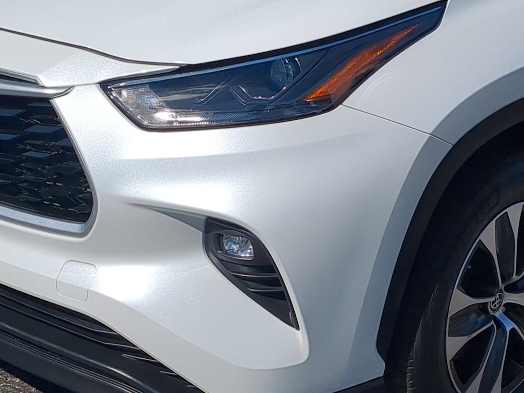Thumbnail: 2023 Toyota Highlander - 21