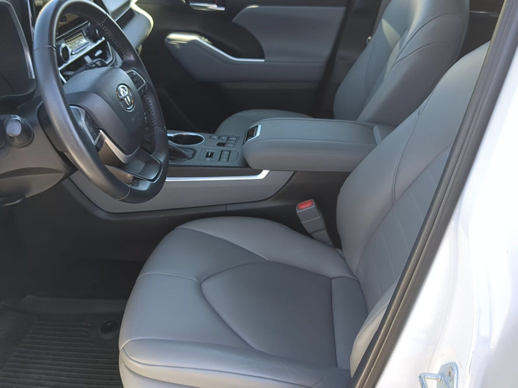Thumbnail: 2023 Toyota Highlander - 10