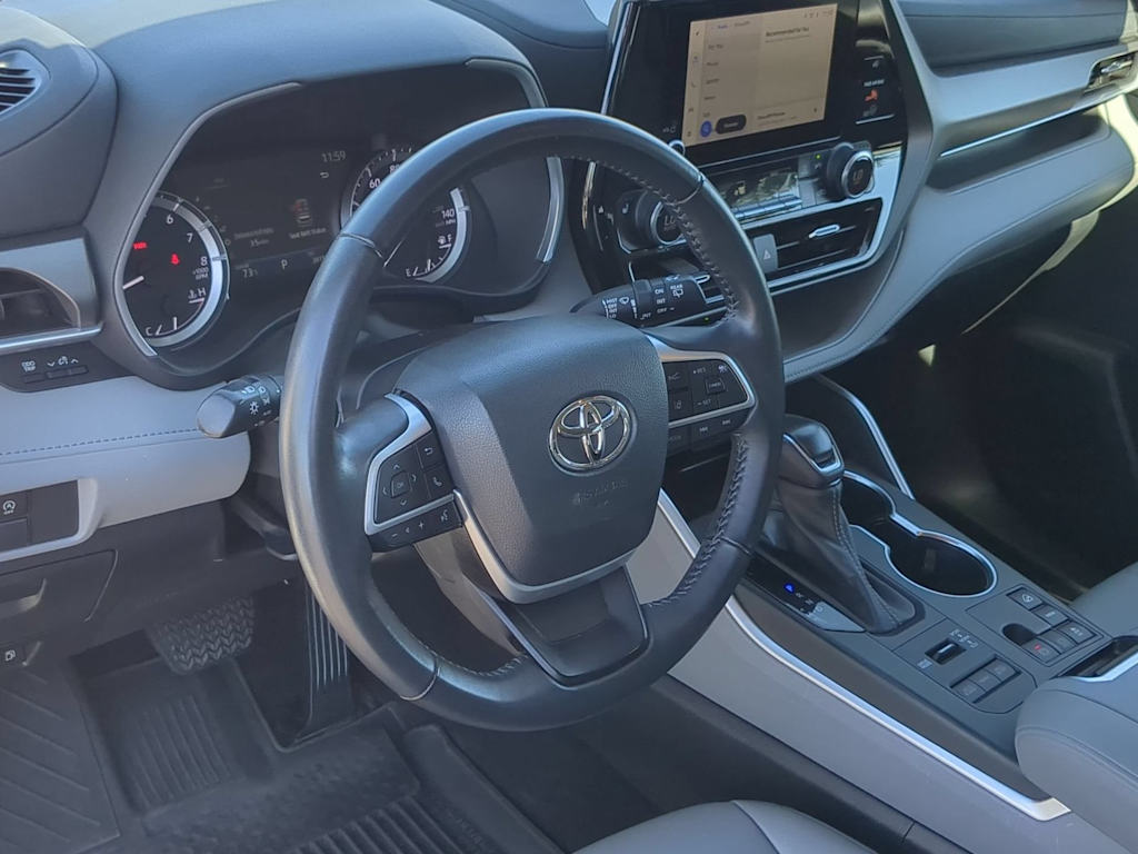 Thumbnail: 2023 Toyota Highlander - 2