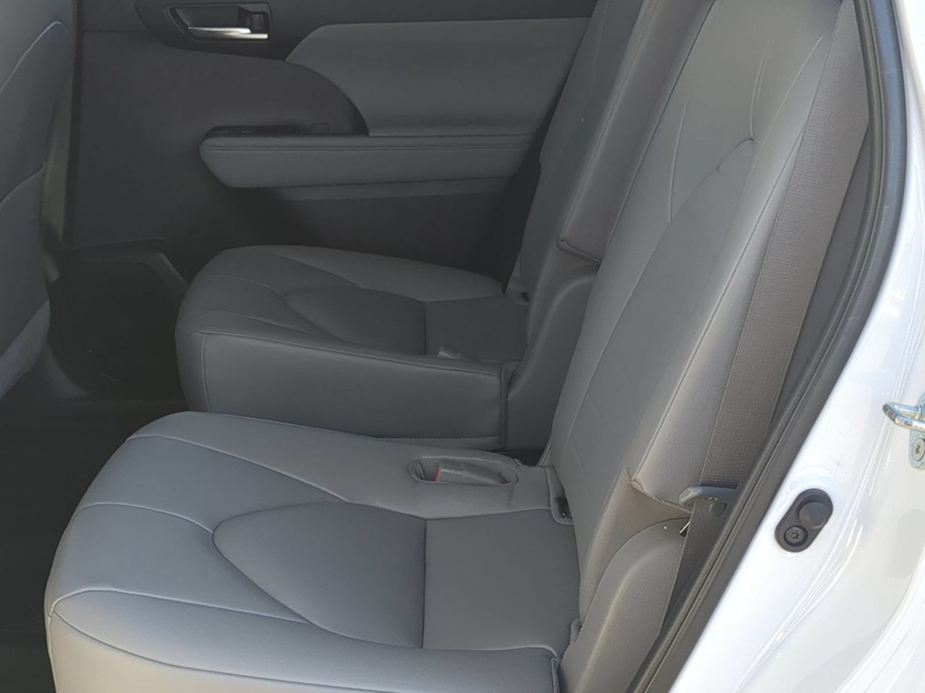 Thumbnail: 2023 Toyota Highlander - 11