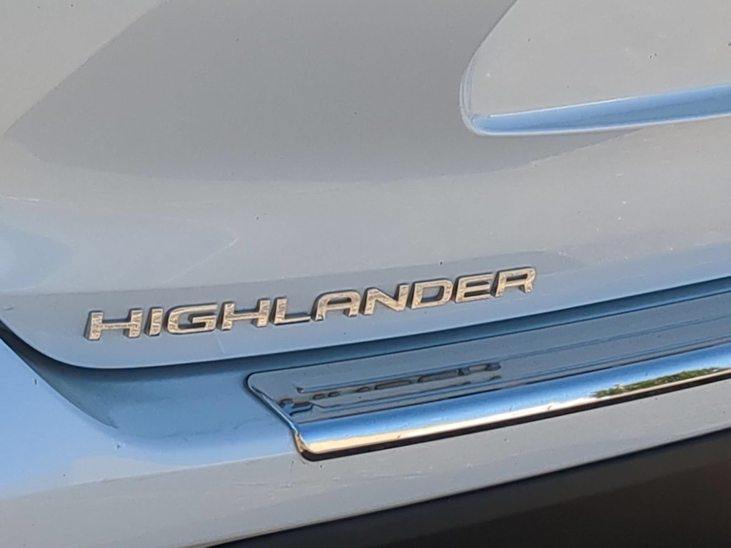 Thumbnail: 2023 Toyota Highlander - 22
