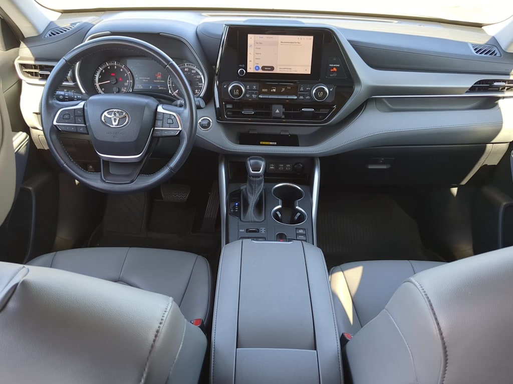 Thumbnail: 2023 Toyota Highlander - 9