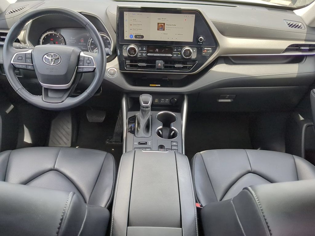 Thumbnail: 2023 Toyota Highlander - 9