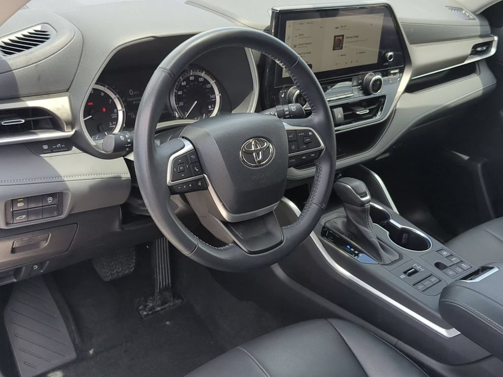 Thumbnail: 2023 Toyota Highlander - 2