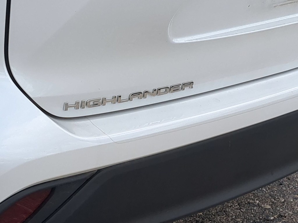 Thumbnail: 2023 Toyota Highlander - 24