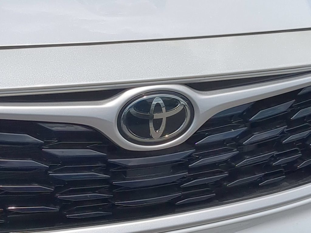 Thumbnail: 2023 Toyota Highlander - 7