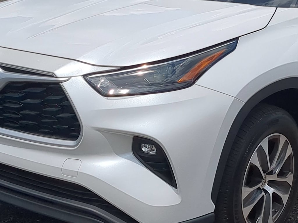 Thumbnail: 2023 Toyota Highlander - 23