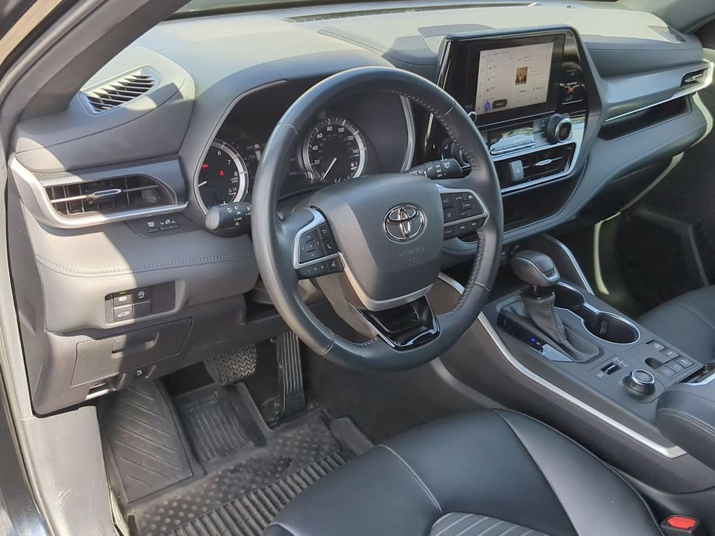 Thumbnail: 2023 Toyota Highlander - 2