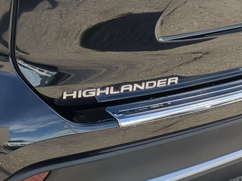 Thumbnail: 2023 Toyota Highlander - 22