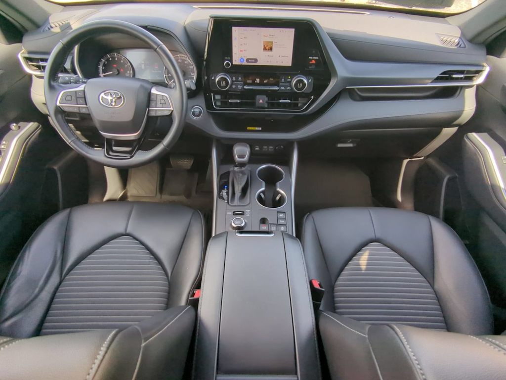 Thumbnail: 2023 Toyota Highlander - 9