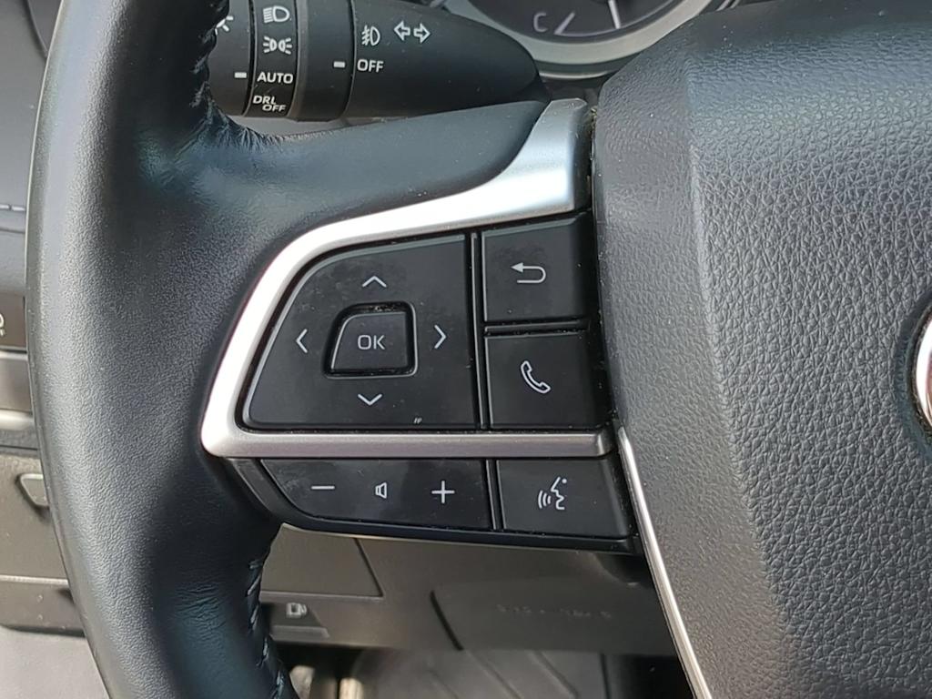 Thumbnail: 2023 Toyota Highlander - 27
